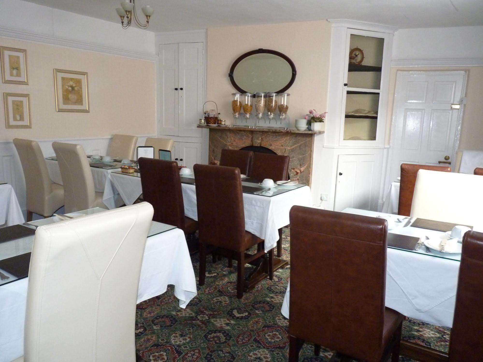 Newport Quay Bed & Breakfast Exterior photo